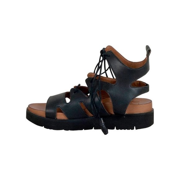 closed in sandals with heel